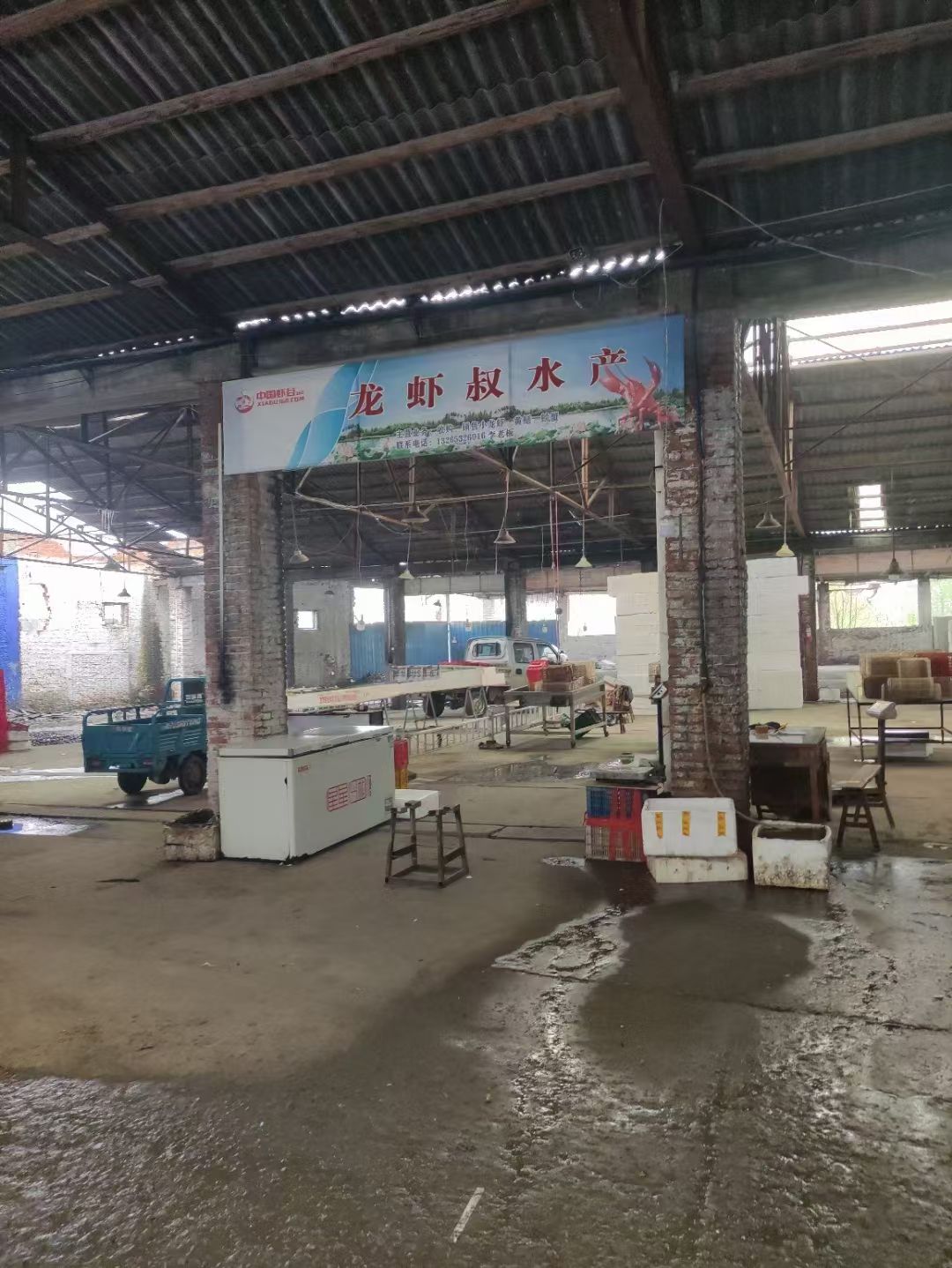 湖北潜江乡下小龙虾档口